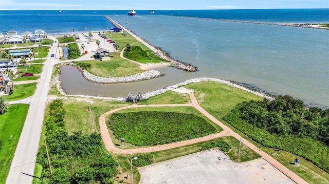 1018 Militia Drive, Surfside Beach, TX 77541