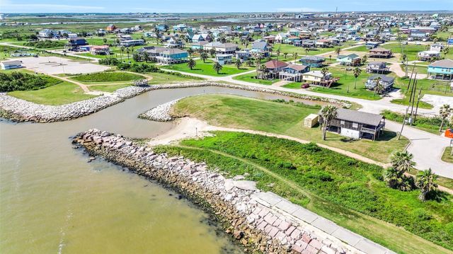 1018 Militia Drive, Surfside Beach, TX 77541
