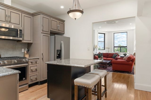 31 Bay State Rd 4, Boston, MA 02215