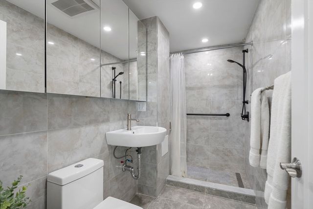 31 Bay State Rd 4, Boston, MA 02215