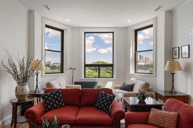 31 Bay State Rd 4, Boston, MA 02215