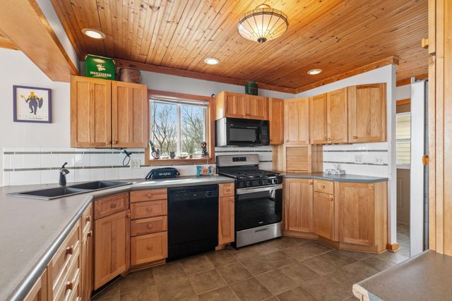 2358 Crest Way, Rush City, MN 55069