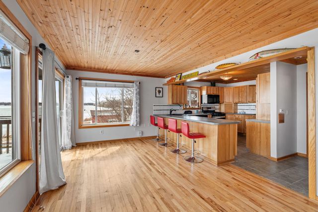 2358 Crest Way, Rush City, MN 55069