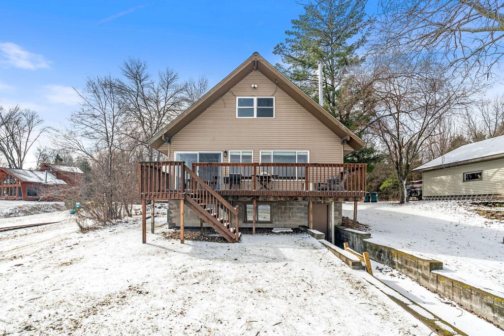 2358 Crest Way, Rush City, MN 55069