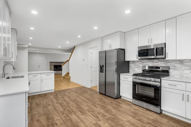 1077 Century Avenue S, Maplewood, MN 55119