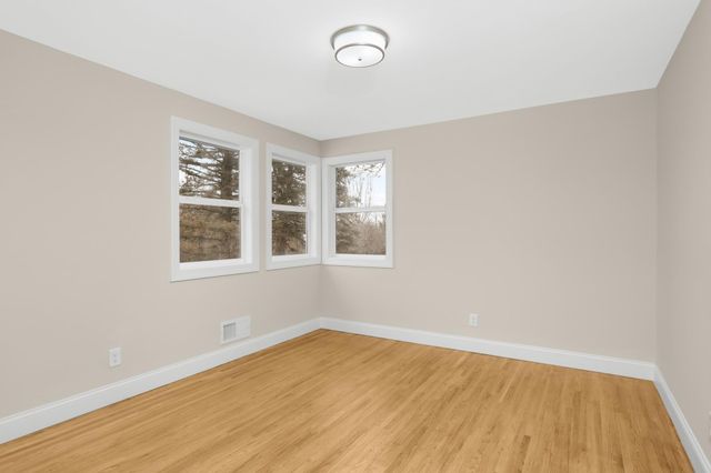 1077 Century Avenue S, Maplewood, MN 55119