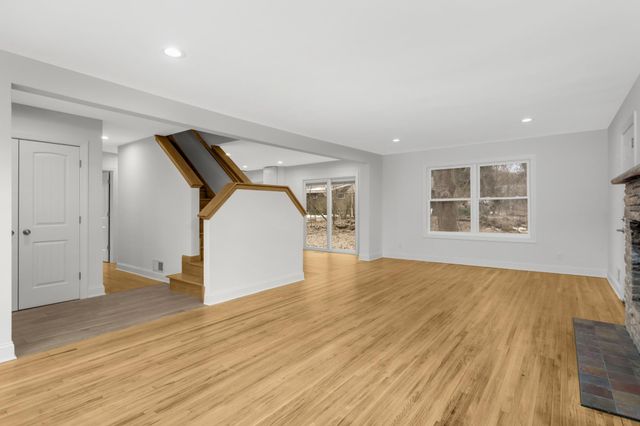 1077 Century Avenue S, Maplewood, MN 55119