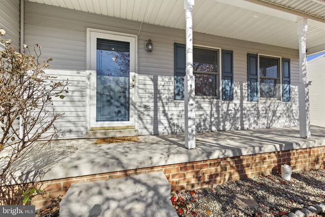 15 PINE RIDGE CIR, Enola, PA 17025