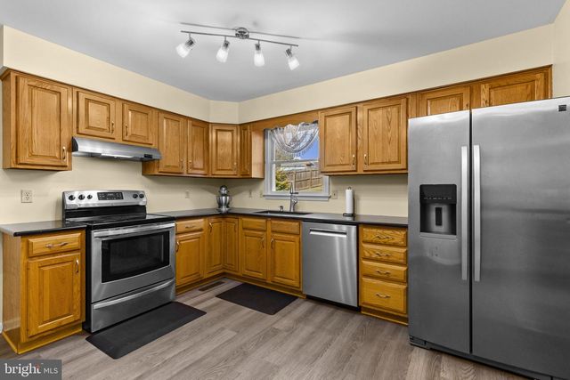 15 PINE RIDGE CIR, Enola, PA 17025