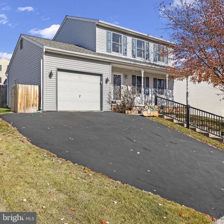 15 PINE RIDGE CIR, Enola, PA 17025