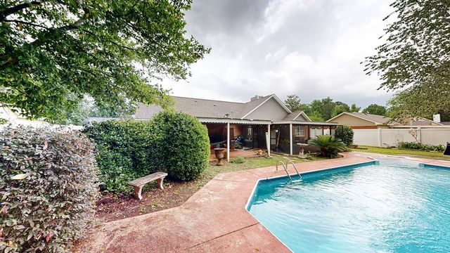 104 E Roxbury Road, Dothan, AL 36305