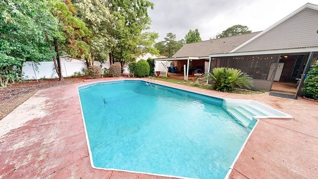 104 E Roxbury Road, Dothan, AL 36305