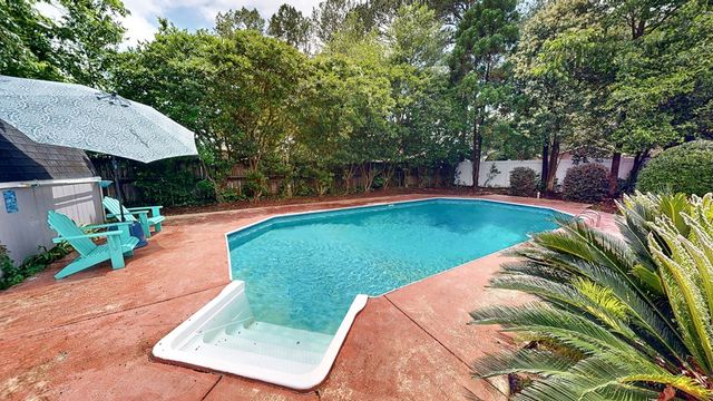 104 E Roxbury Road, Dothan, AL 36305