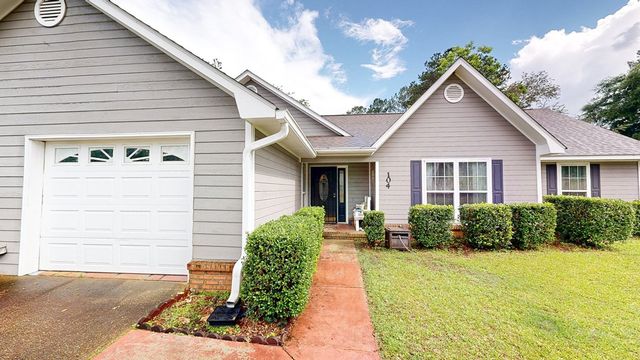 104 E Roxbury Road, Dothan, AL 36305