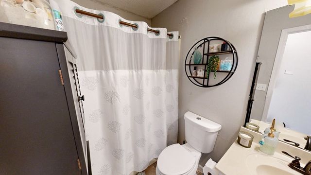 104 E Roxbury Road, Dothan, AL 36305