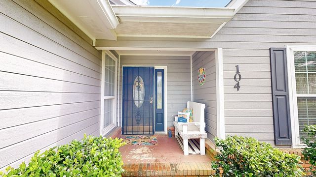 104 E Roxbury Road, Dothan, AL 36305