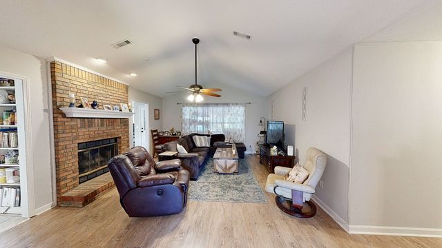 104 E Roxbury Road, Dothan, AL 36305