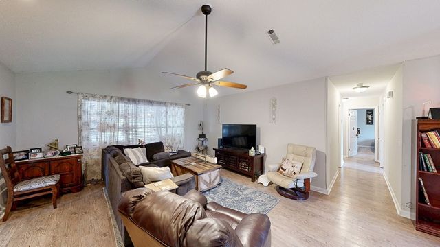 104 E Roxbury Road, Dothan, AL 36305