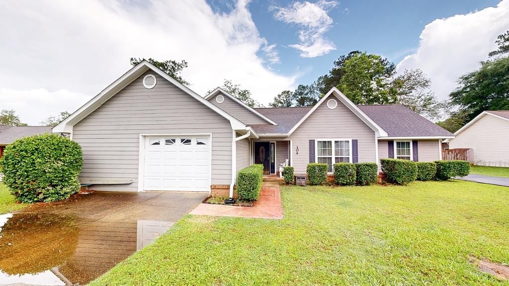 104 E Roxbury Road, Dothan, AL 36305