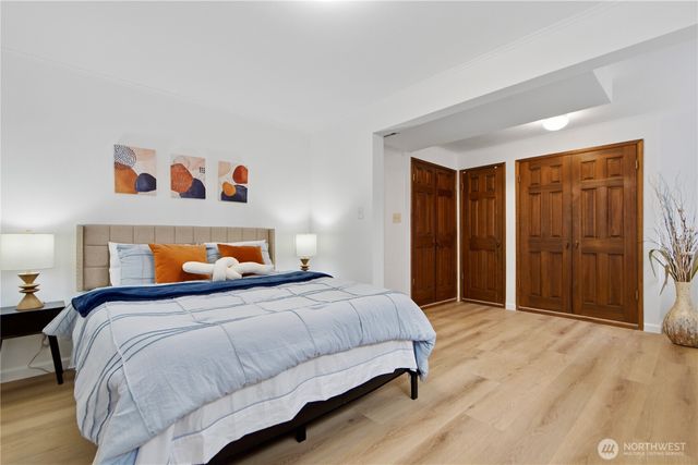 10627 SE 18th St, Bellevue, WA 98004