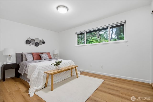 10627 SE 18th St, Bellevue, WA 98004