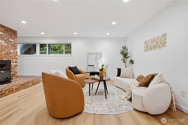 10627 SE 18th St, Bellevue, WA 98004