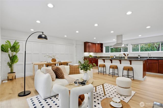 10627 SE 18th St, Bellevue, WA 98004