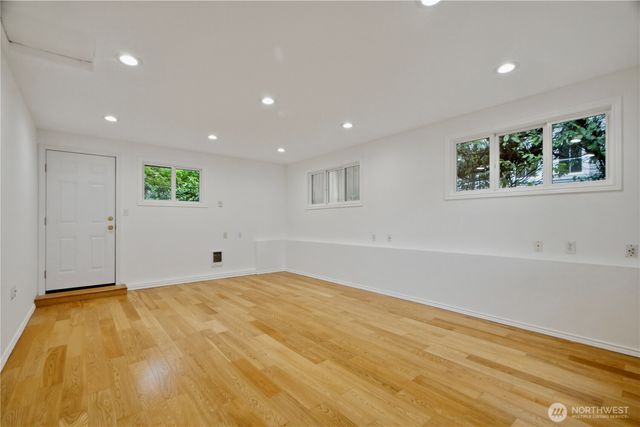 10627 SE 18th St, Bellevue, WA 98004