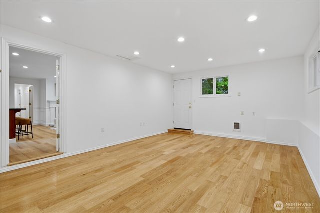 10627 SE 18th St, Bellevue, WA 98004