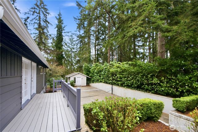 10627 SE 18th St, Bellevue, WA 98004