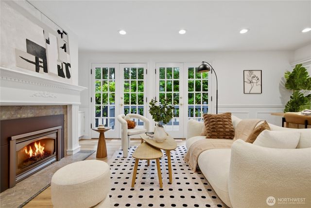 10627 SE 18th St, Bellevue, WA 98004