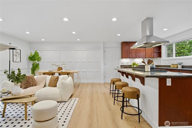 10627 SE 18th St, Bellevue, WA 98004