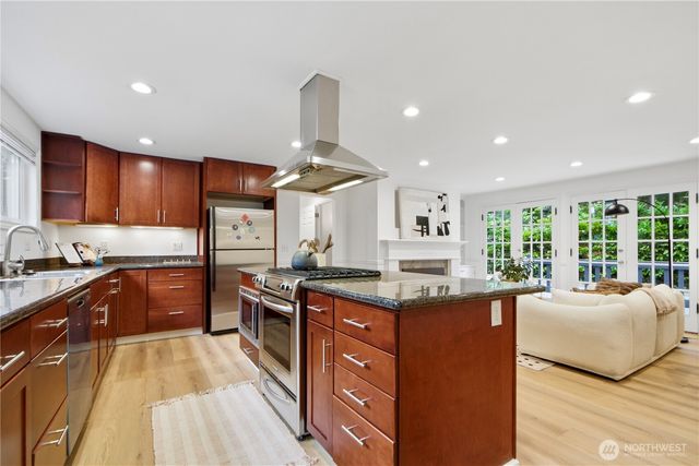 10627 SE 18th St, Bellevue, WA 98004