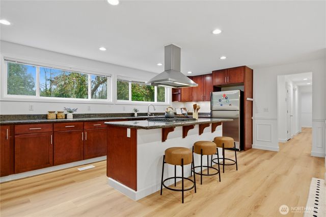 10627 SE 18th St, Bellevue, WA 98004