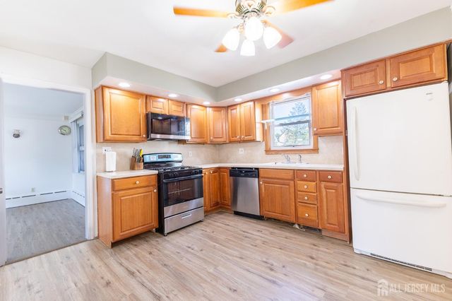 2 Hilltop Avenue, Sayreville, NJ 08879
