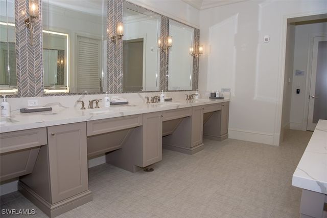 608 El Camino Real 202, Naples, FL 34119