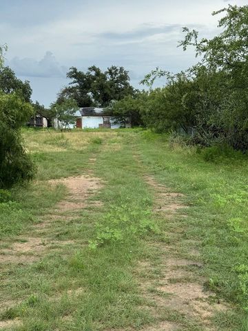 406 Barnett Street, Eden, TX 76837