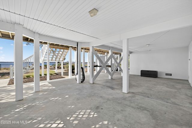 8824 Shipwatch Drive, Wilmington, NC 28412