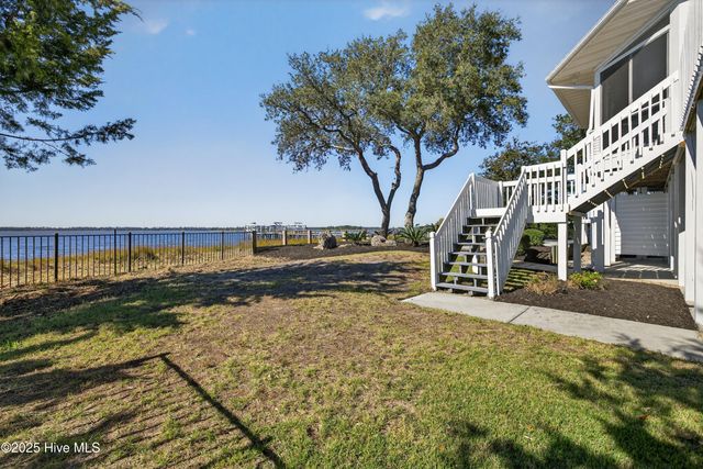 8824 Shipwatch Drive, Wilmington, NC 28412