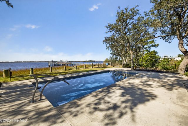 8824 Shipwatch Drive, Wilmington, NC 28412