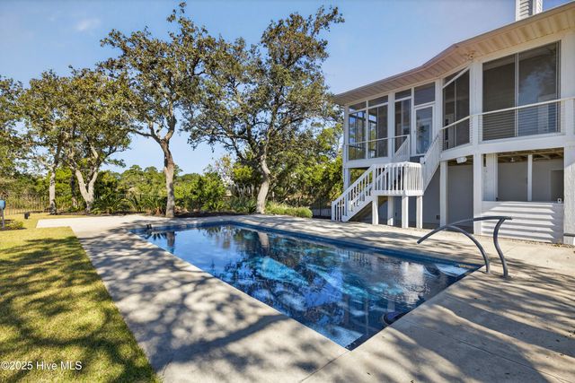 8824 Shipwatch Drive, Wilmington, NC 28412