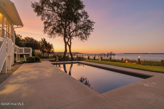 8824 Shipwatch Drive, Wilmington, NC 28412