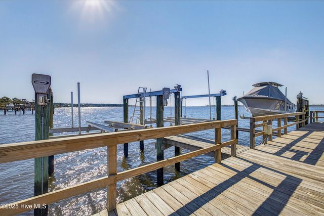 8824 Shipwatch Drive, Wilmington, NC 28412