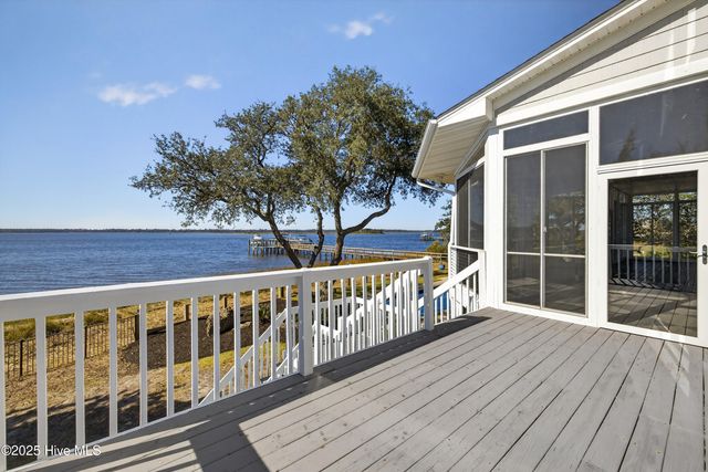 8824 Shipwatch Drive, Wilmington, NC 28412