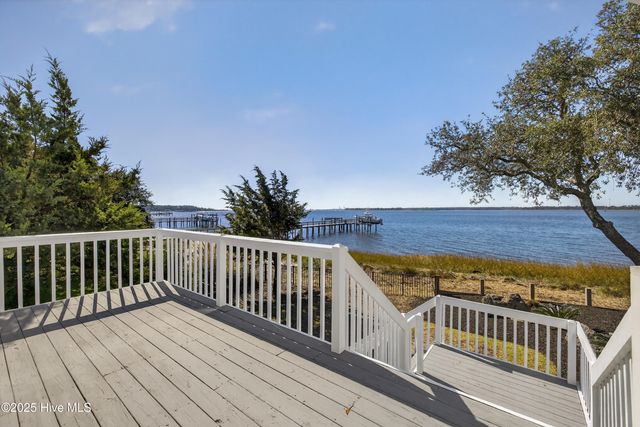 8824 Shipwatch Drive, Wilmington, NC 28412