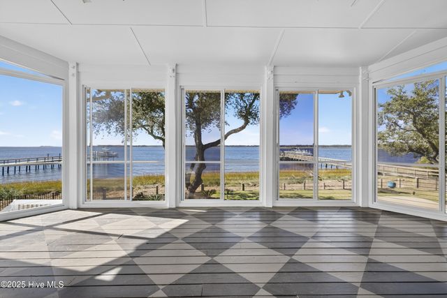 8824 Shipwatch Drive, Wilmington, NC 28412