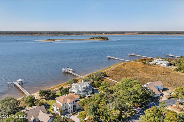 8824 Shipwatch Drive, Wilmington, NC 28412