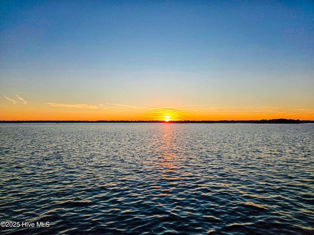 8824 Shipwatch Drive, Wilmington, NC 28412