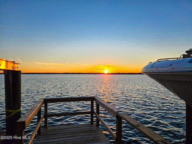 8824 Shipwatch Drive, Wilmington, NC 28412