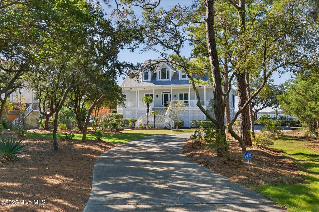 8824 Shipwatch Drive, Wilmington, NC 28412